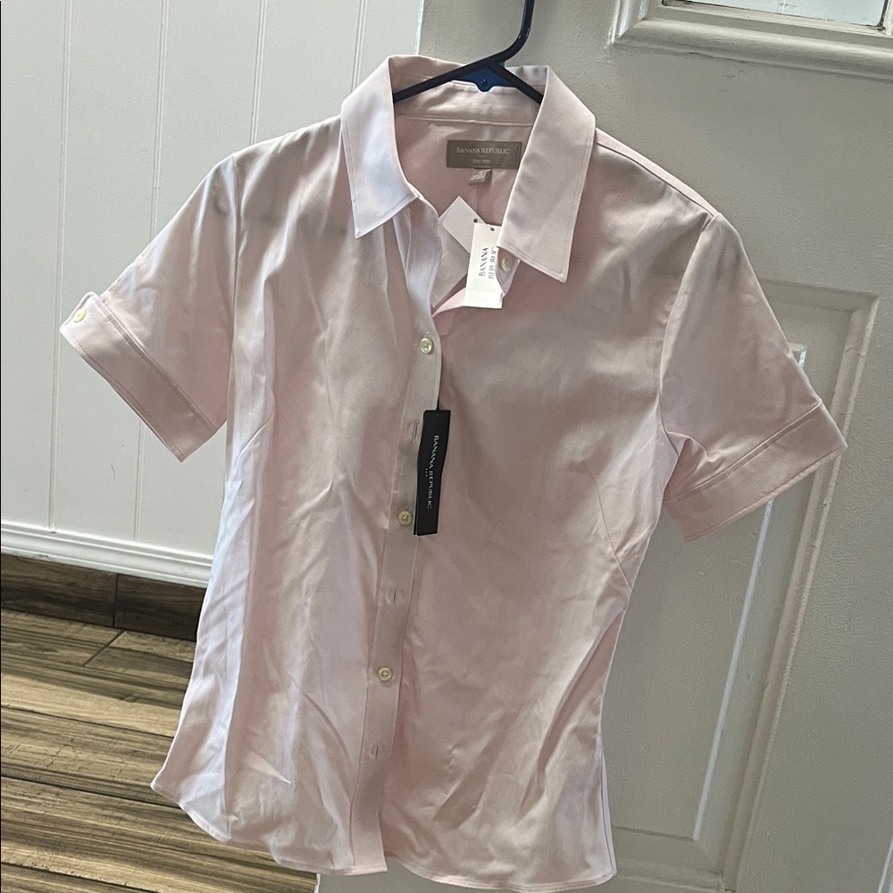 Banana Republic  Women’s Light Pink Button Down Shirt